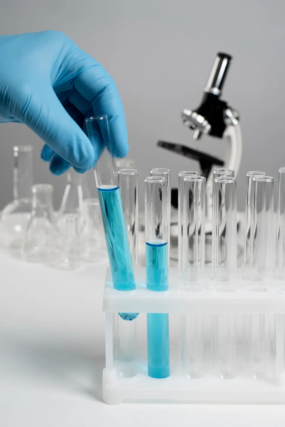 Eigenes Baustofflabor für Materialanalysen und Schadstoffuntersuchungen